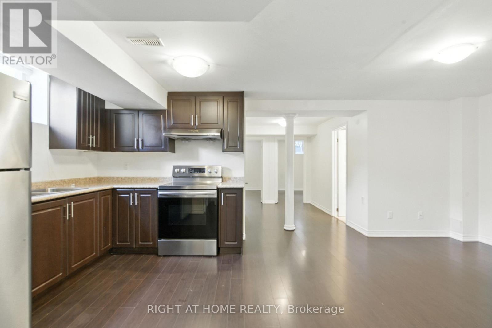 1233 Lamont Crescent, Milton (Cl Clarke), Ontario  L9T 6W5 - Photo 35 - W12376478