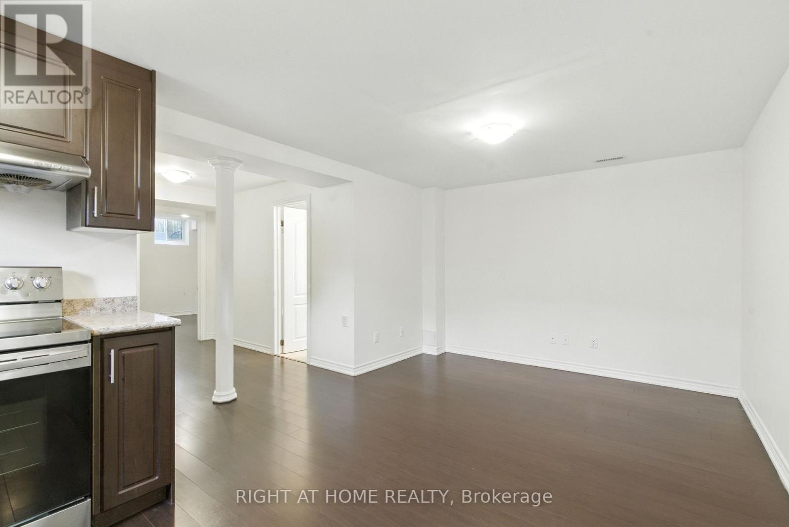 1233 Lamont Crescent, Milton (Cl Clarke), Ontario  L9T 6W5 - Photo 38 - W12376478