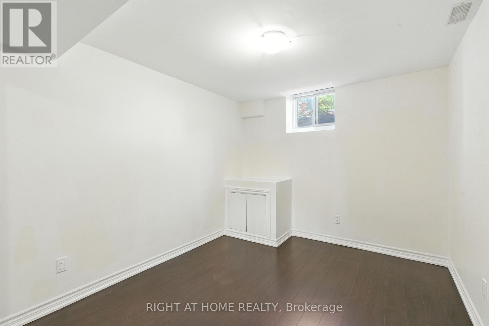 1233 Lamont Crescent, Milton (Cl Clarke), Ontario  L9T 6W5 - Photo 39 - W12376478