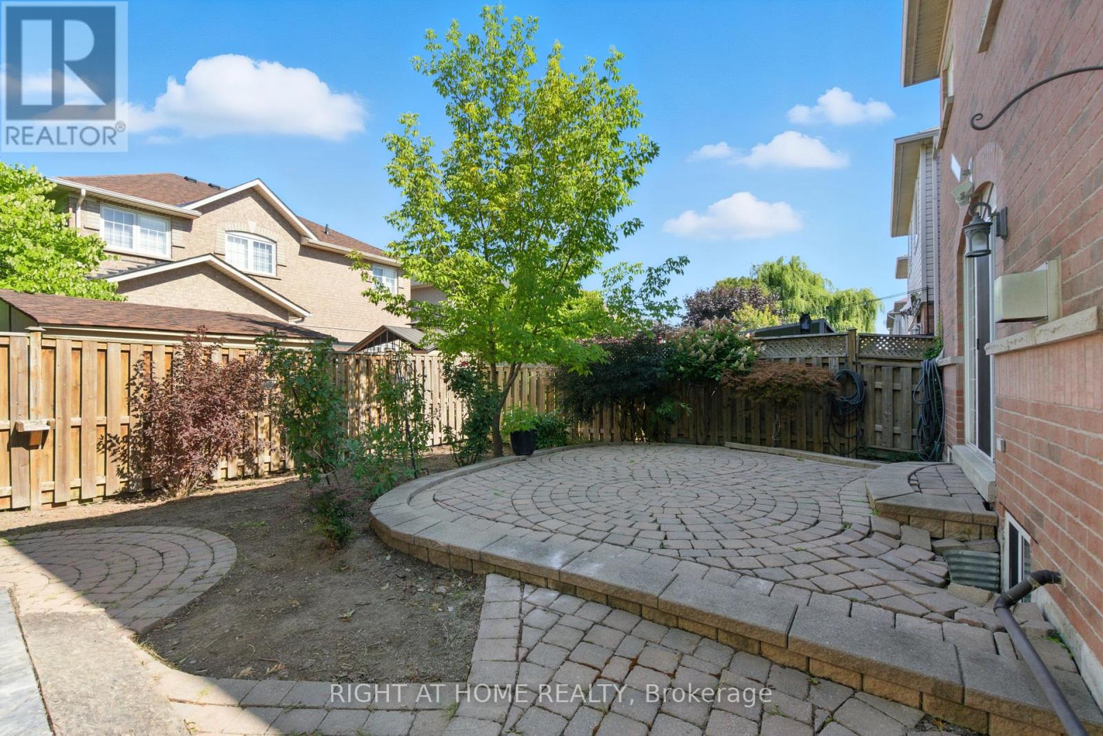 1233 Lamont Crescent, Milton (Cl Clarke), Ontario  L9T 6W5 - Photo 44 - W12376478