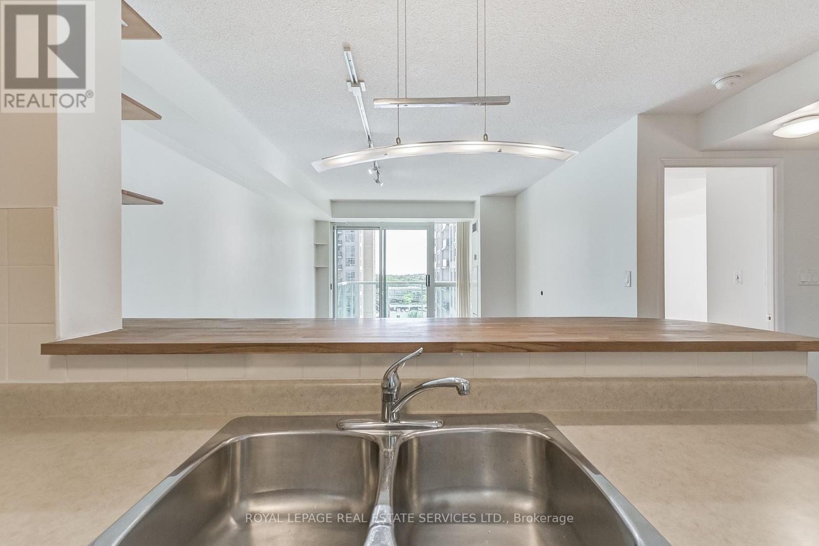 1005 - 9 Michael Power Place, Toronto (Islington-City Centre West), Ontario  M9A 0A5 - Photo 19 - W12376507
