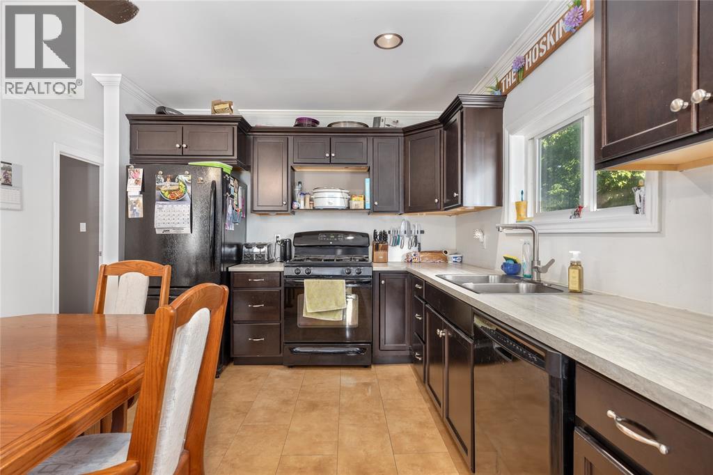 452 Maude Street, Petrolia, Ontario  N0N 1E0 - Photo 18 - 25021994