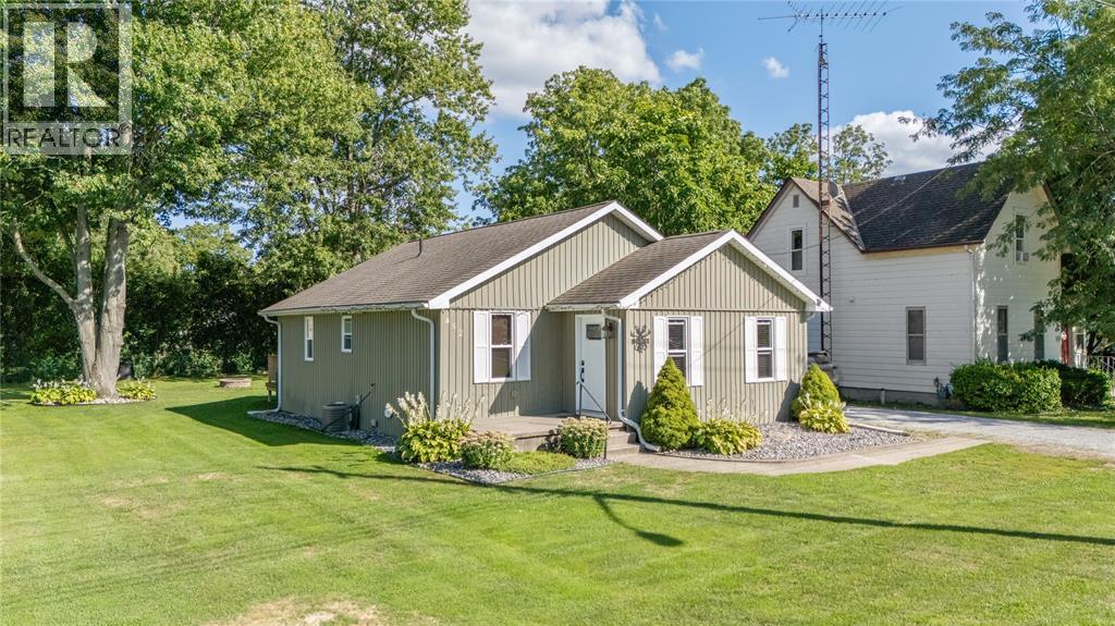 452 Maude Street, Petrolia, Ontario  N0N 1E0 - Photo 3 - 25021994