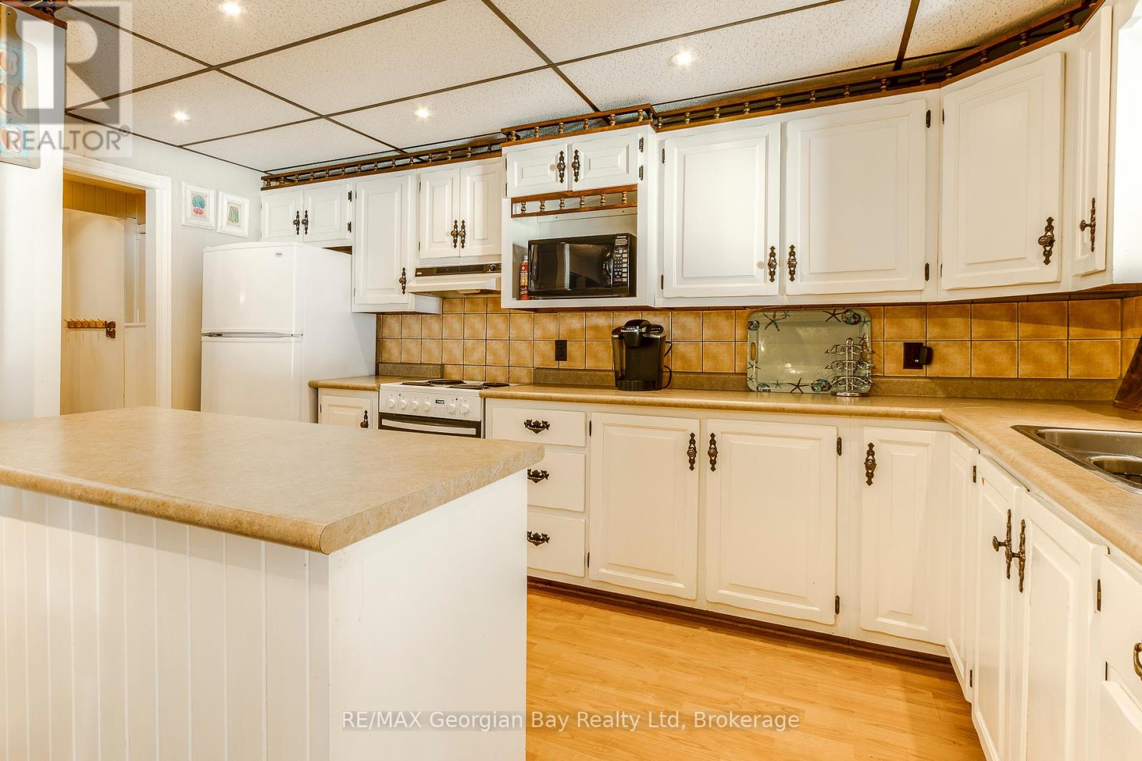 16 Yarwood Road, Tiny, Ontario  L0L 2J0 - Photo 12 - S12376829