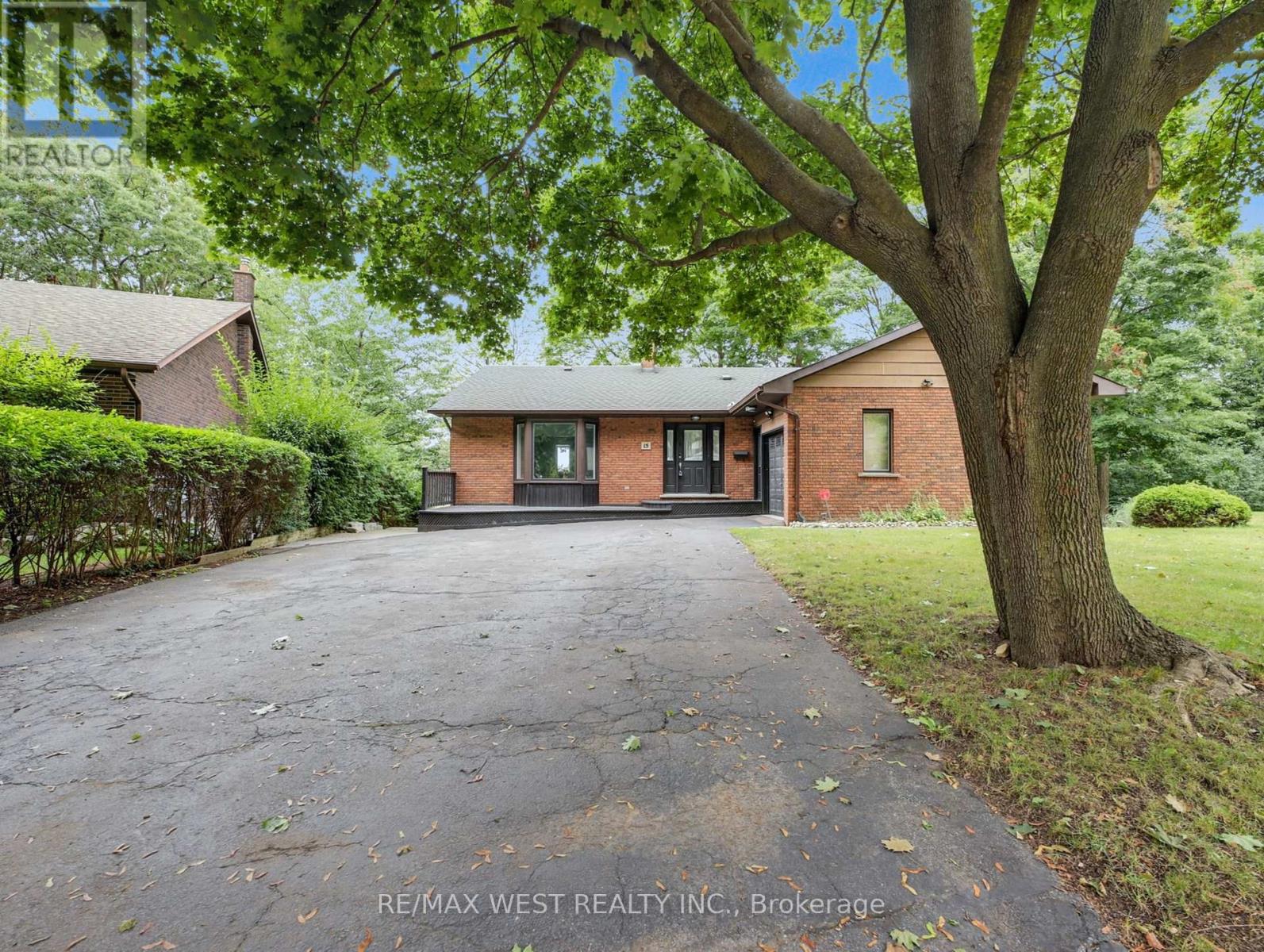 Property at 15 WESTBROOK PLACE S image 1