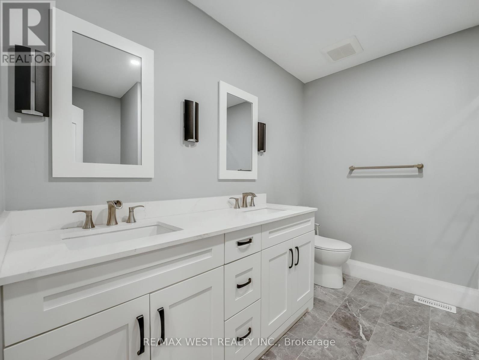 Property at 15 WESTBROOK PLACE S image 5
