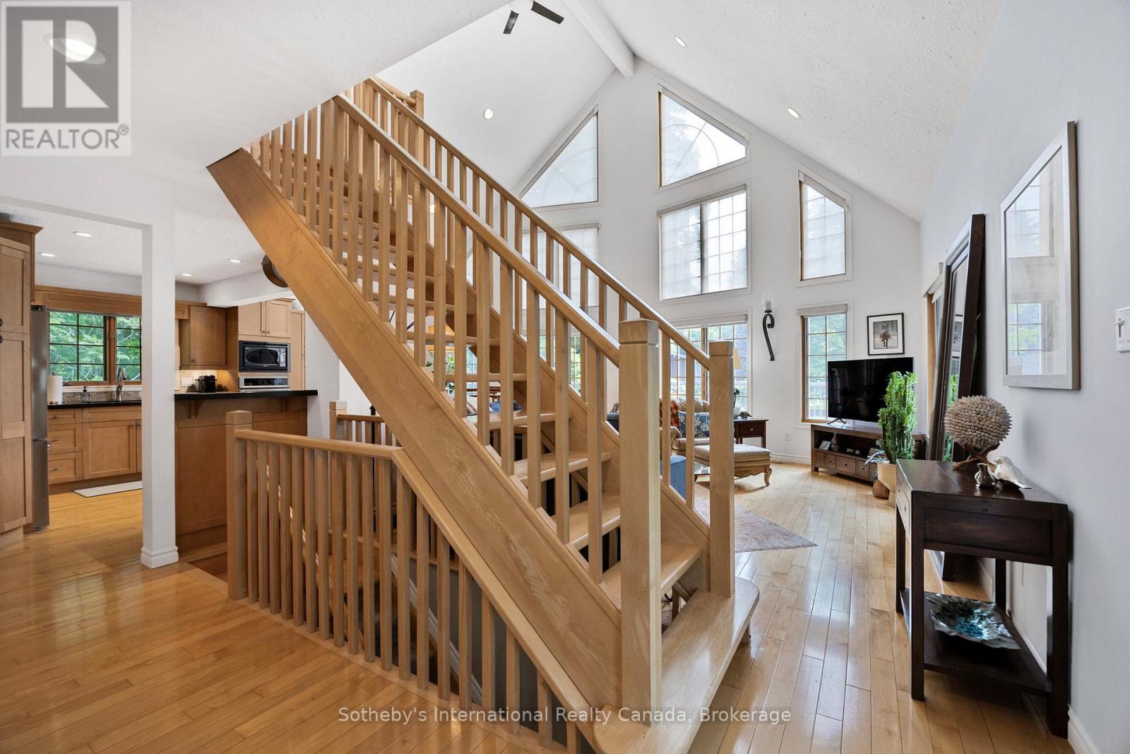 28 Big Tree Circle, Mulmur, Ontario  L9V 3M3 - Photo 4 - X12376790