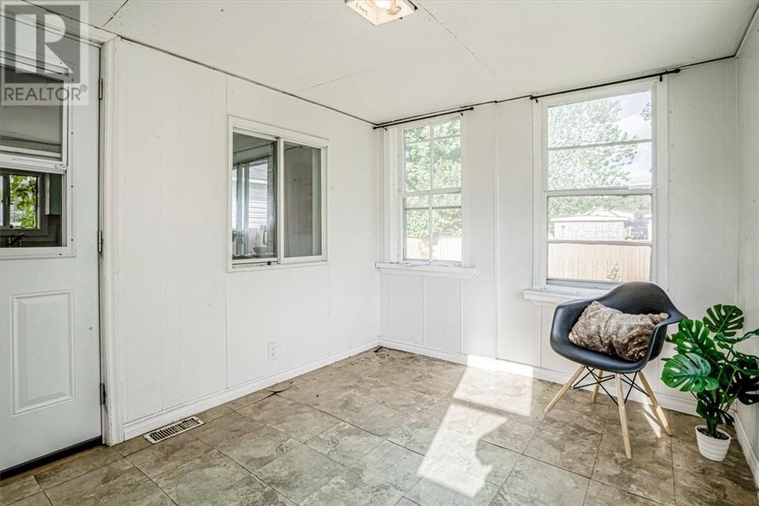 Property at 284 Notre Dame Avenue image 3