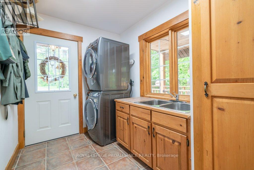 1421 Turtle Lake Lane, North Frontenac, Ontario  K0H 2M0 - Photo 35 - X12229389
