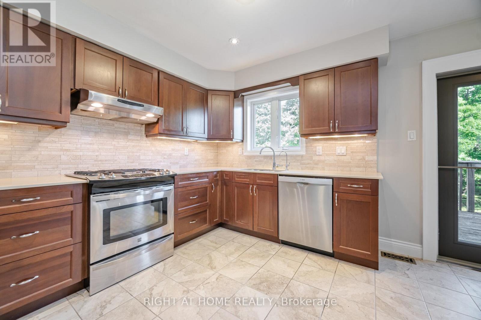 8080 Side Rd 15 Road, Halton Hills, Ontario  L9T 2X7 - Photo 12 - W12337732