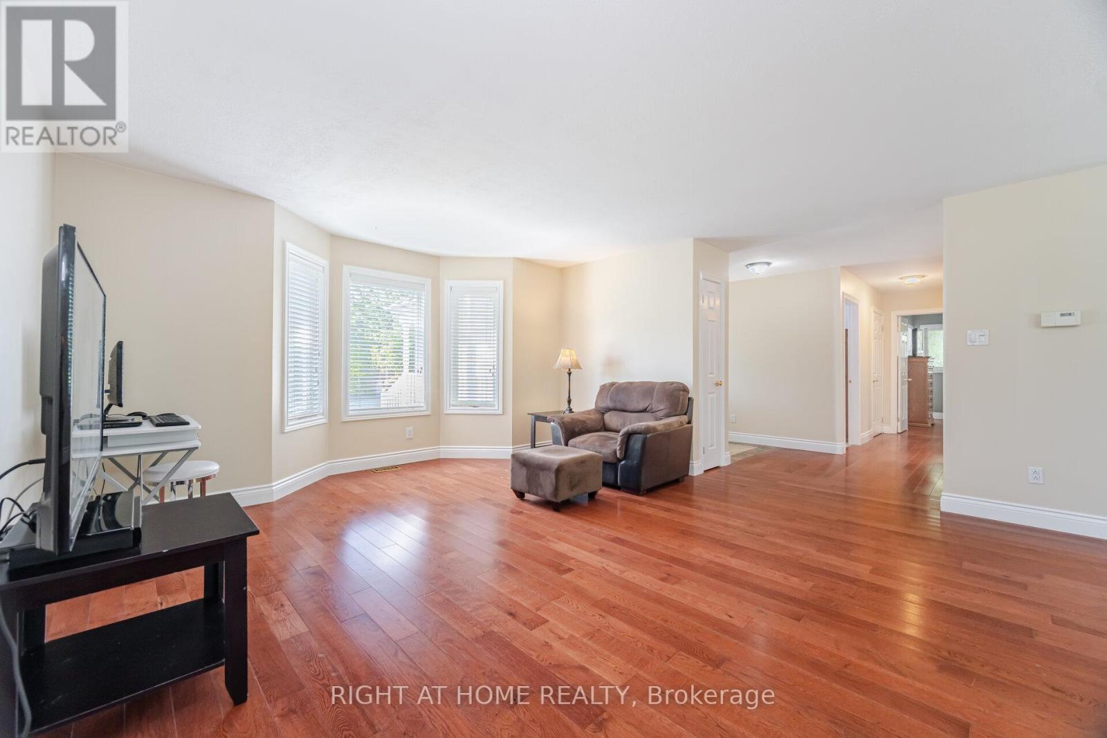 8080 Side Rd 15 Road, Halton Hills, Ontario  L9T 2X7 - Photo 6 - W12337732
