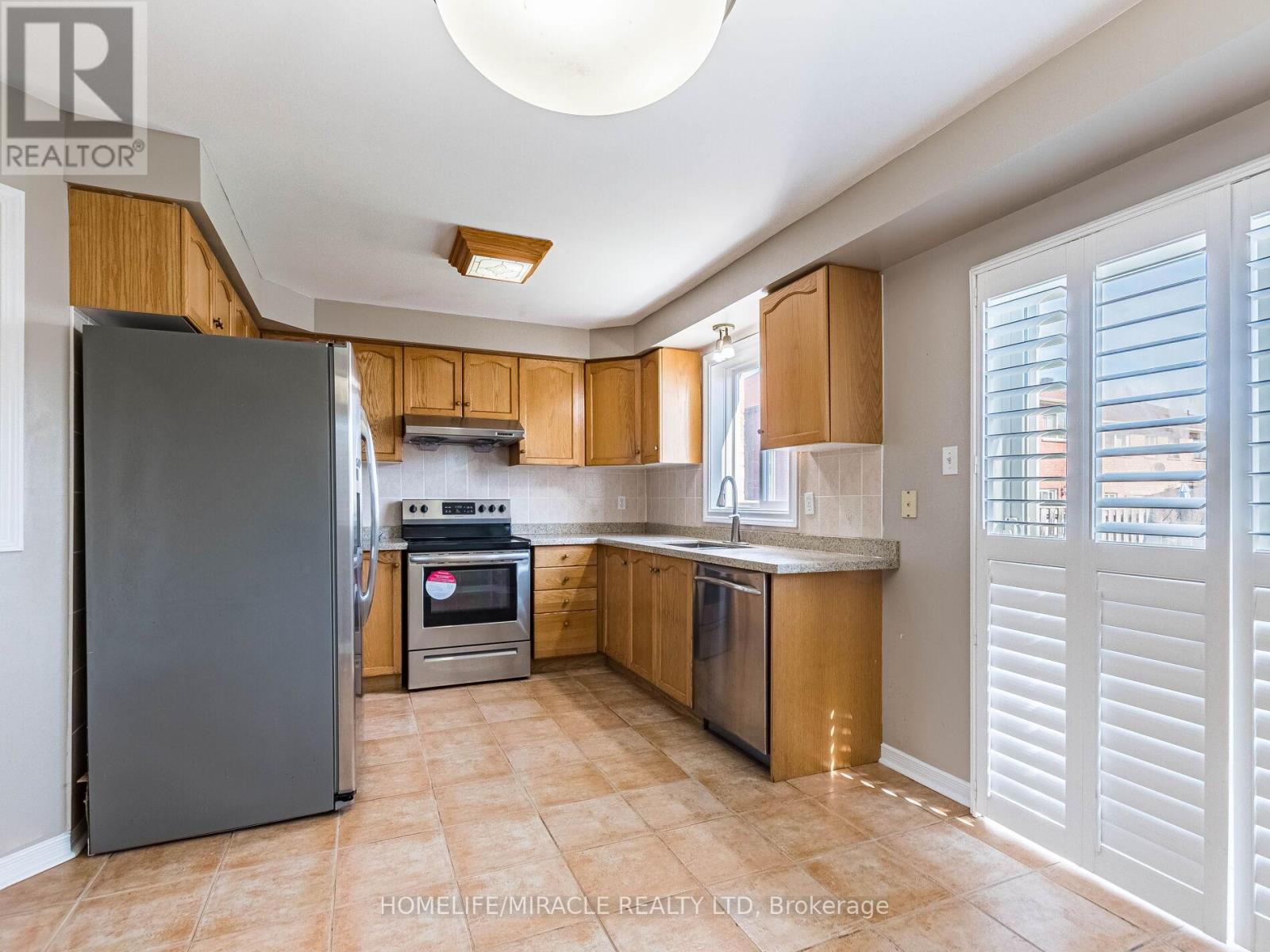 55 Native Landing, Brampton, Ontario  L6X 5A7 - Photo 16 - W12374499