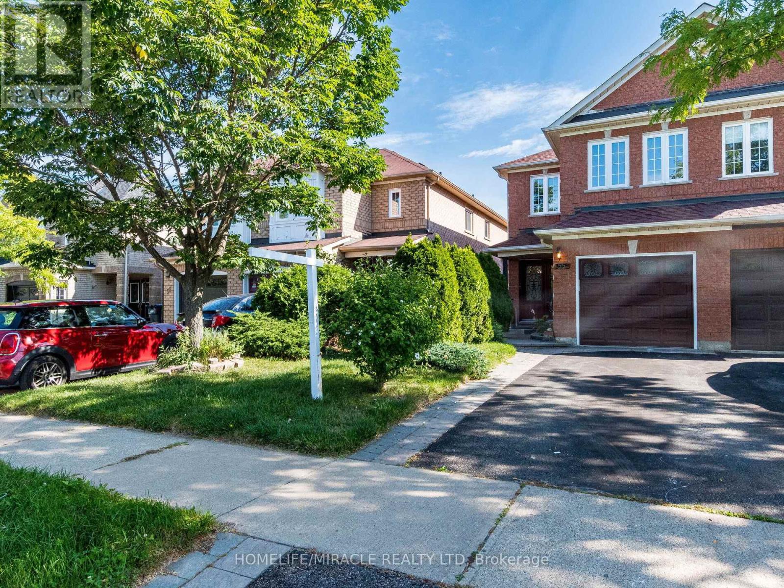 55 Native Landing, Brampton, Ontario  L6X 5A7 - Photo 3 - W12374499