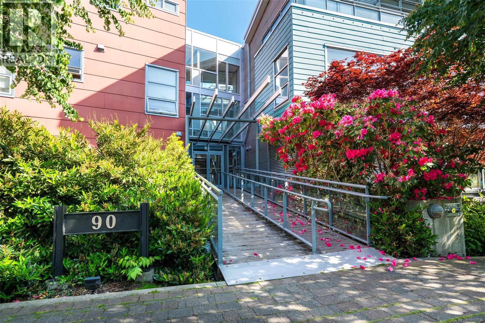 413 90 Regatta Landing, Victoria, British Columbia