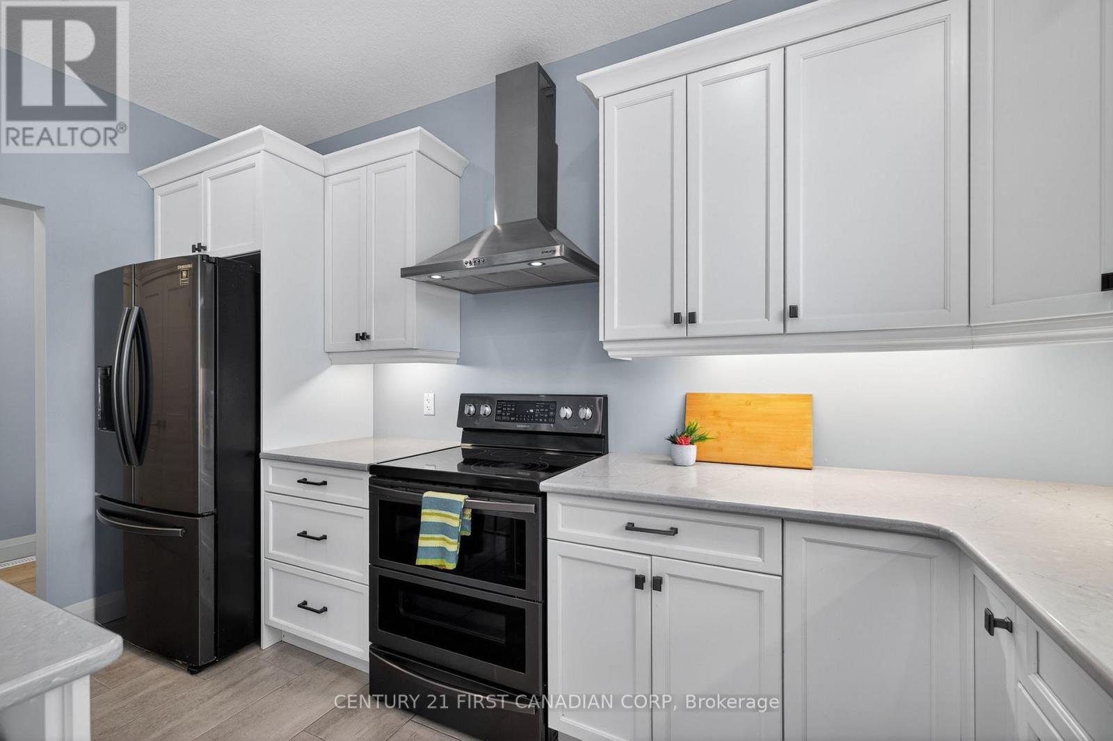 99 Thames Springs Crescent, Zorra, Ontario  N0M 2M0 - Photo 22 - X12376944