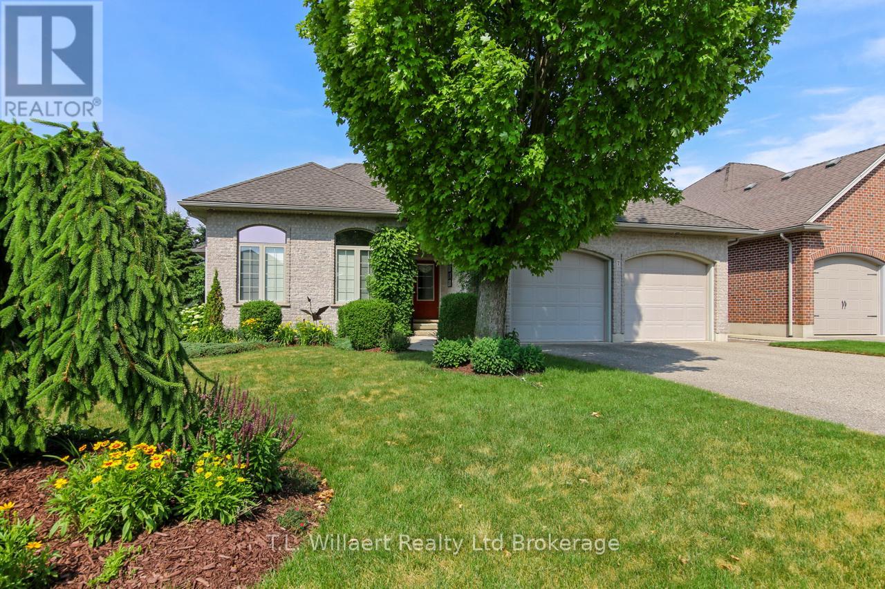 7 Lyndale Road, Tillsonburg, Ontario  N4G 5V9 - Photo 1 - X12250987