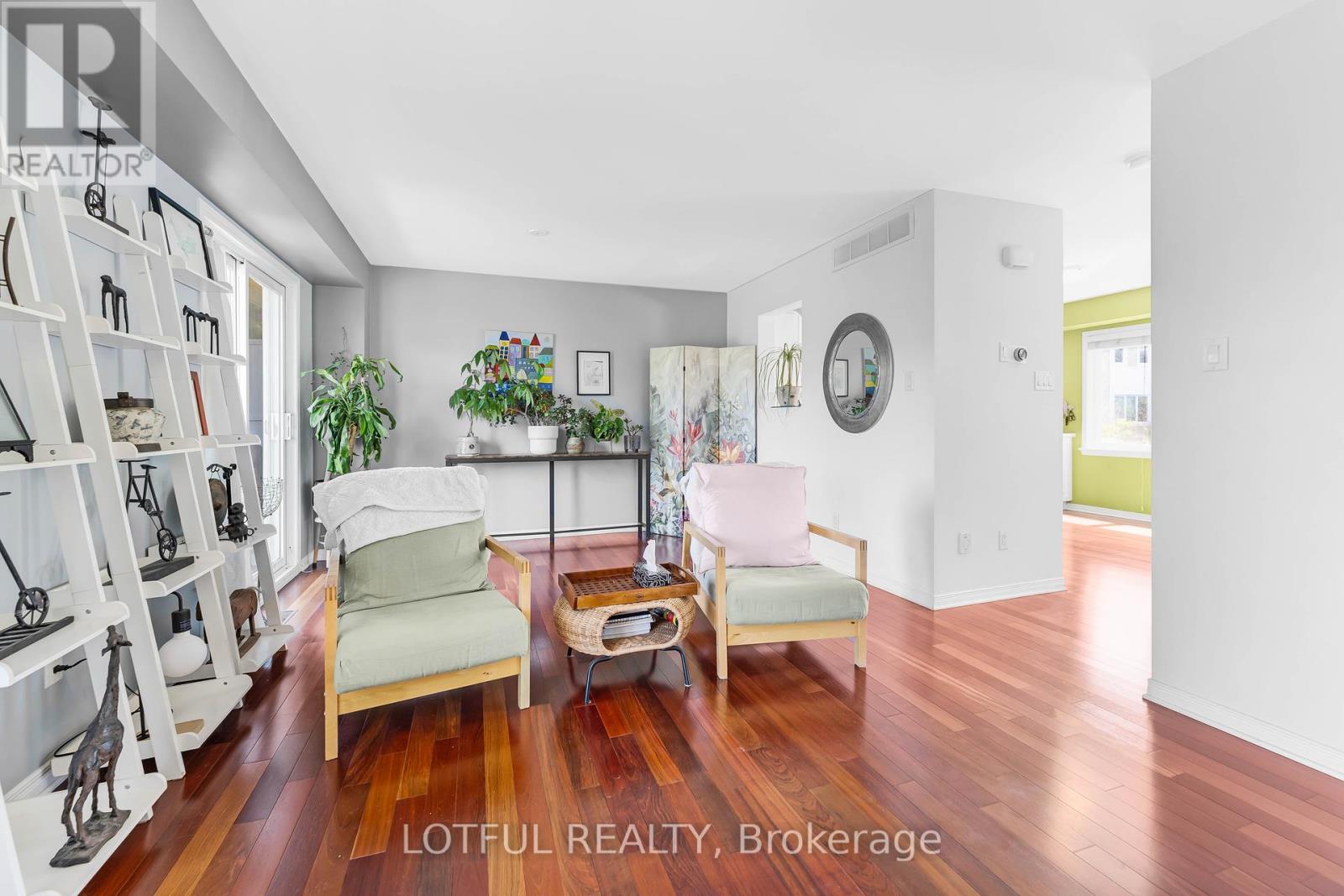 515 Burleigh Private, Ottawa, Ontario  K1J 1J9 - Photo 10 - X12376901