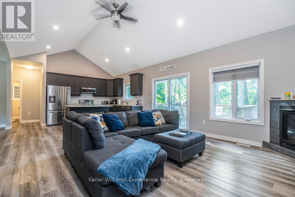 40 Lindale Avenue, Tiny, Ontario  L9M 0J2 - Photo 6 - S12376942