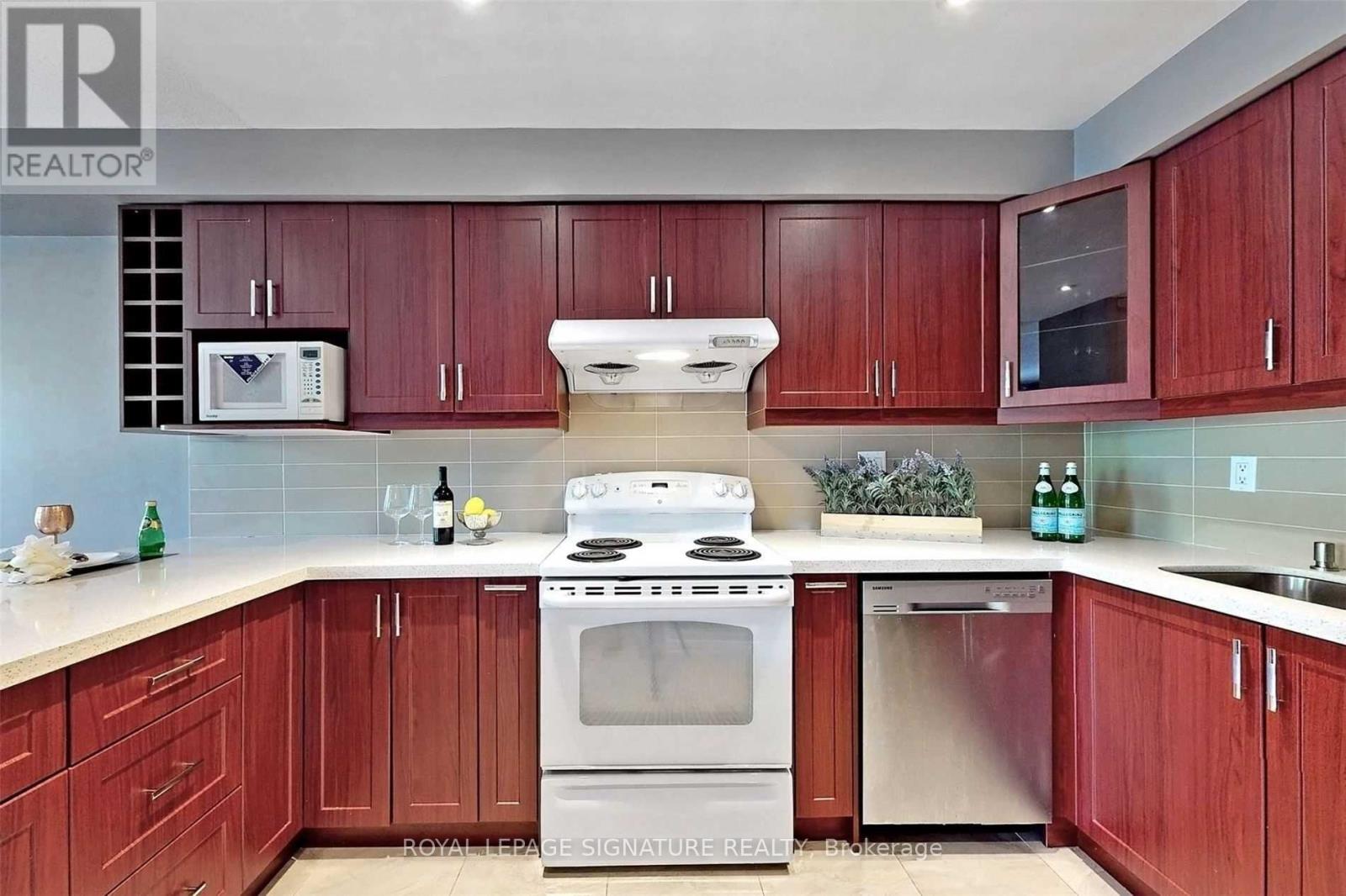Property at 190 - 20 MOONSTONE BYWAY image 2