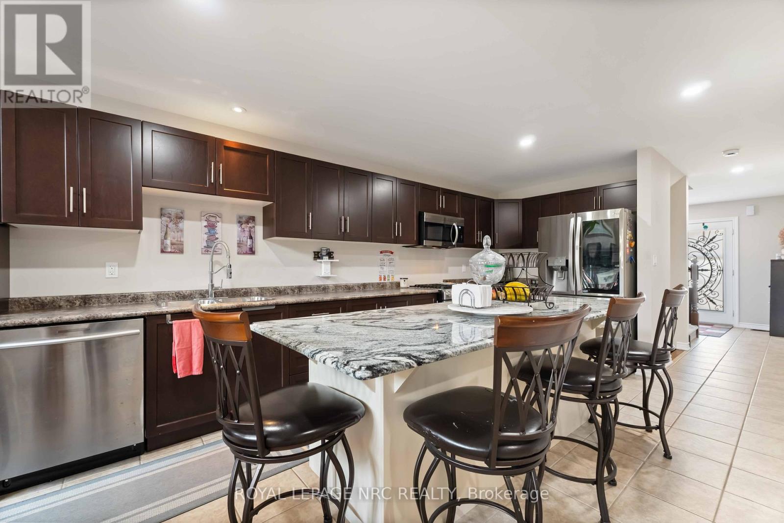 10 - 77 Avery Crescent, St. Catharines, Ontario  L2P 0E5 - Photo 9 - X12376934