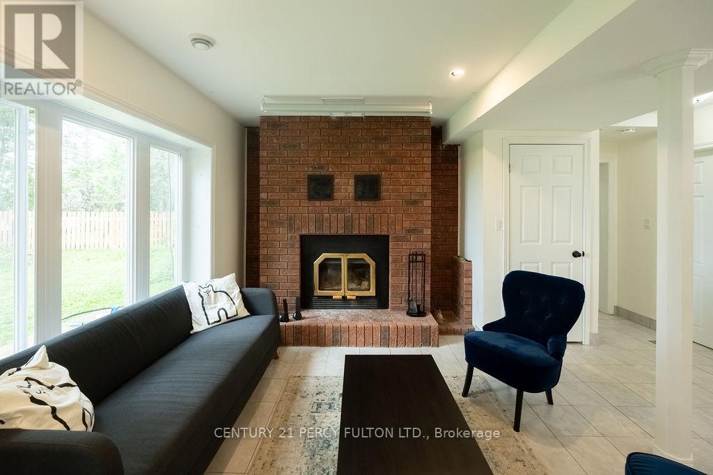 1718 Fairview Drive, Severn, Ontario  L0K 1E0 - Photo 15 - S12375799
