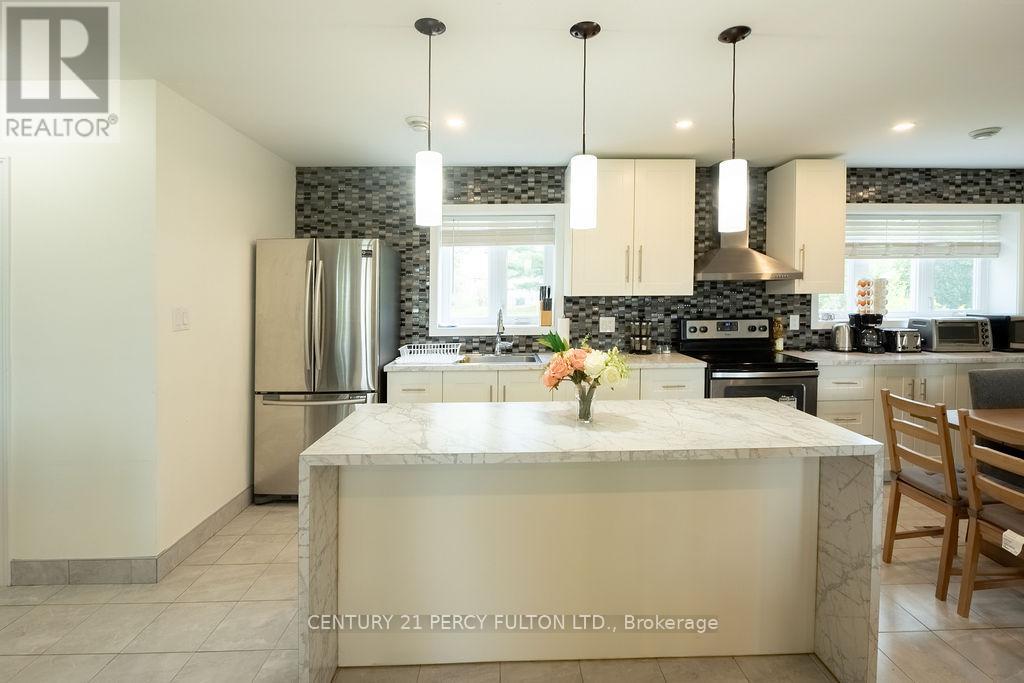 1718 Fairview Drive, Severn, Ontario  L0K 1E0 - Photo 19 - S12375799