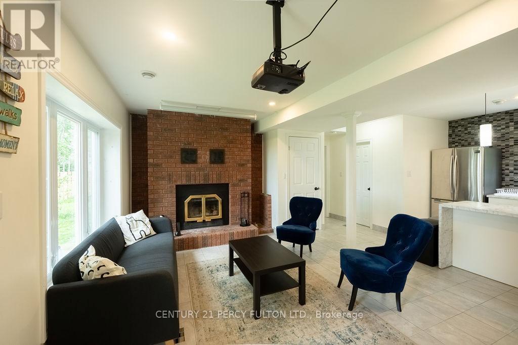 1718 Fairview Drive, Severn, Ontario  L0K 1E0 - Photo 11 - S12375799