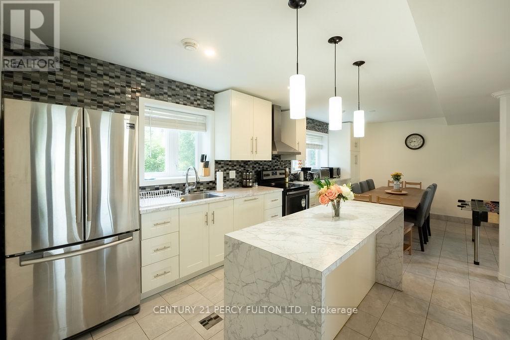 1718 Fairview Drive, Severn, Ontario  L0K 1E0 - Photo 9 - S12375799
