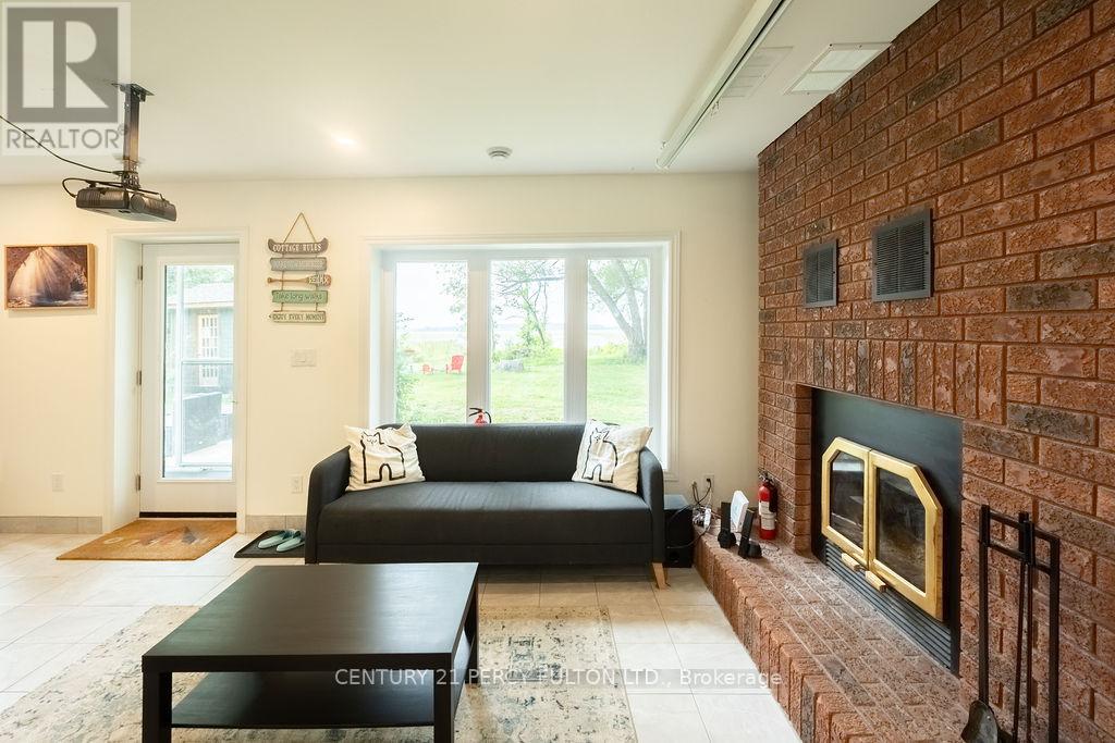 1718 Fairview Drive, Severn, Ontario  L0K 1E0 - Photo 6 - S12375799