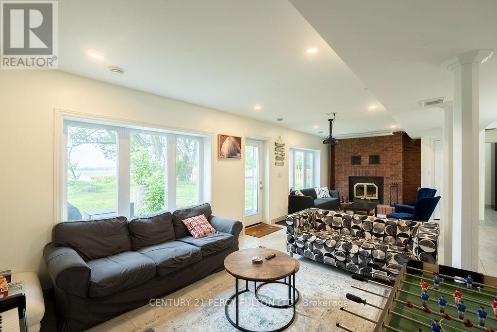 1718 Fairview Drive, Severn, Ontario  L0K 1E0 - Photo 4 - S12375799