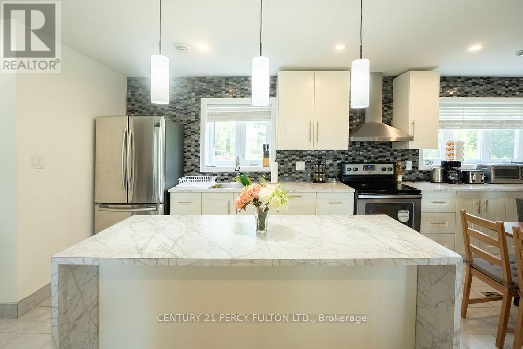 1718 Fairview Drive, Severn, Ontario  L0K 1E0 - Photo 8 - S12375799
