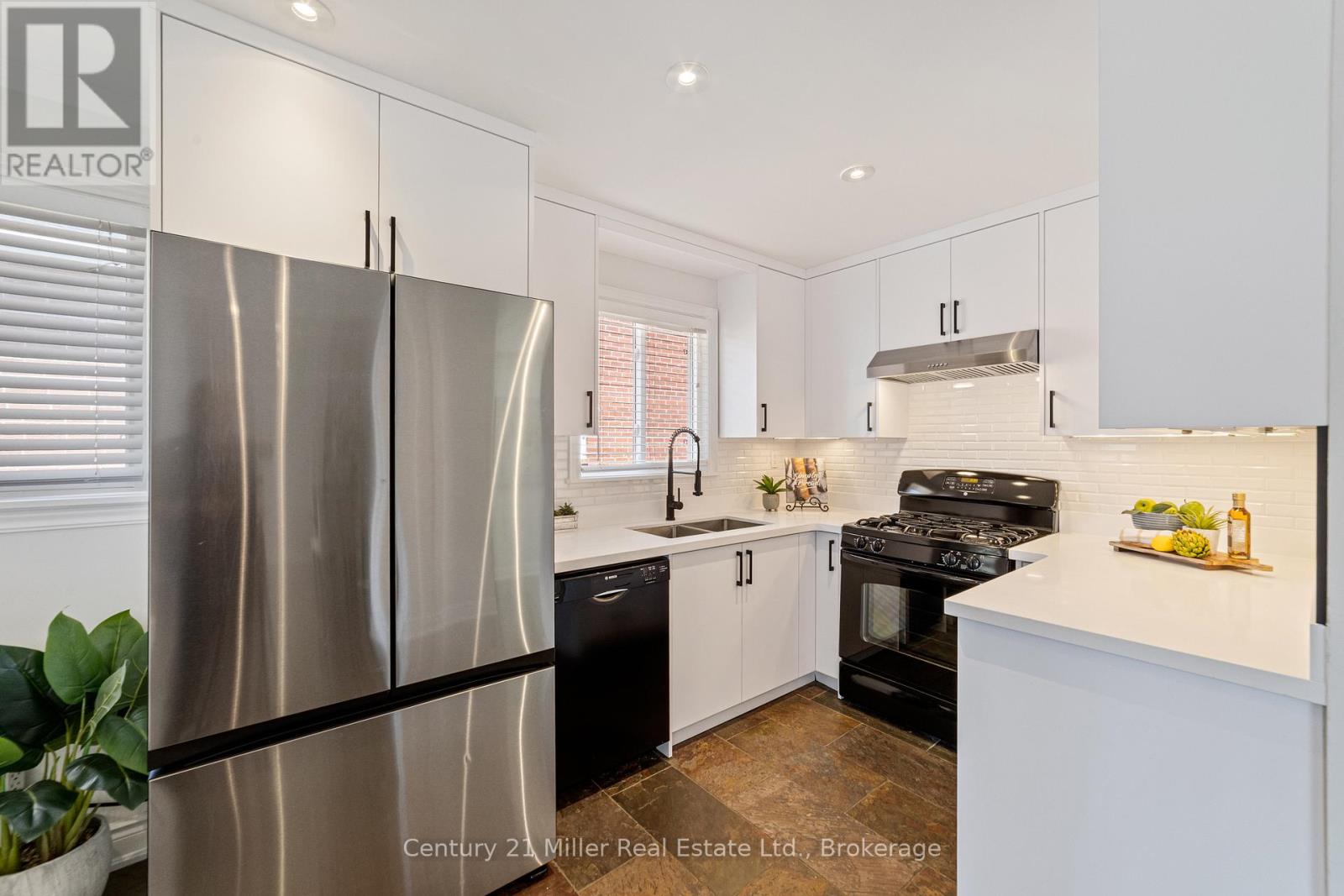 1363 Harmsworth Square, Oakville, Ontario  L6H 3E7 - Photo 14 - W12362599