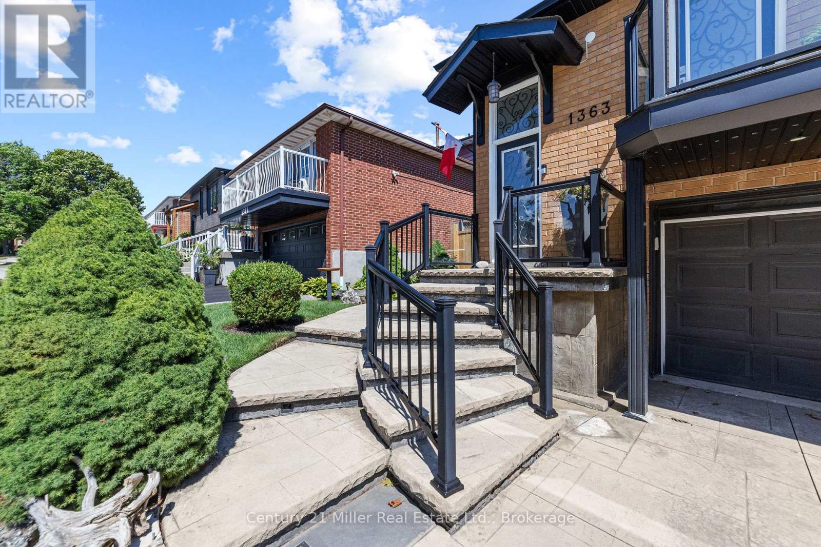 1363 Harmsworth Square, Oakville, Ontario  L6H 3E7 - Photo 3 - W12362599