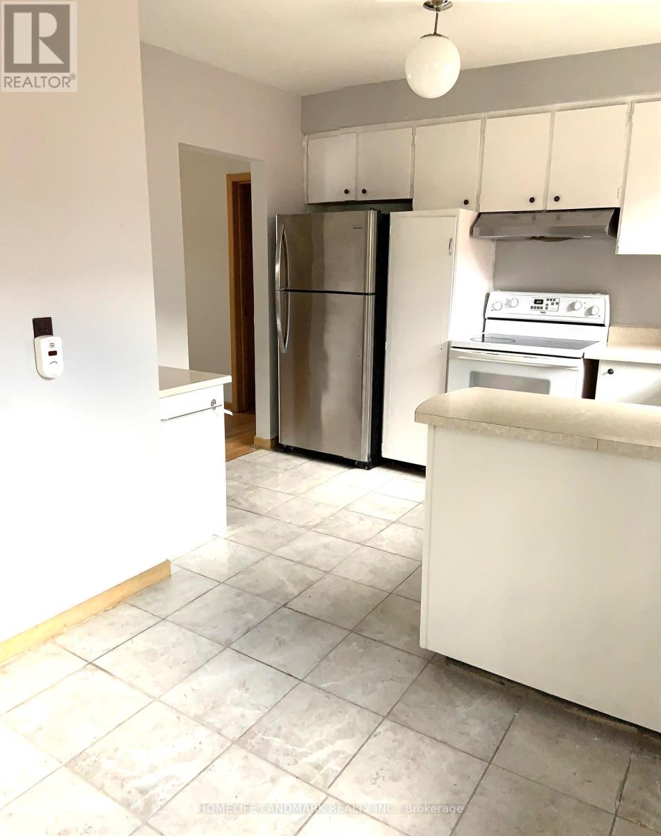 199 Pemberton Avenue, Toronto, Ontario  M2M 1Y9 - Photo 4 - C12376601
