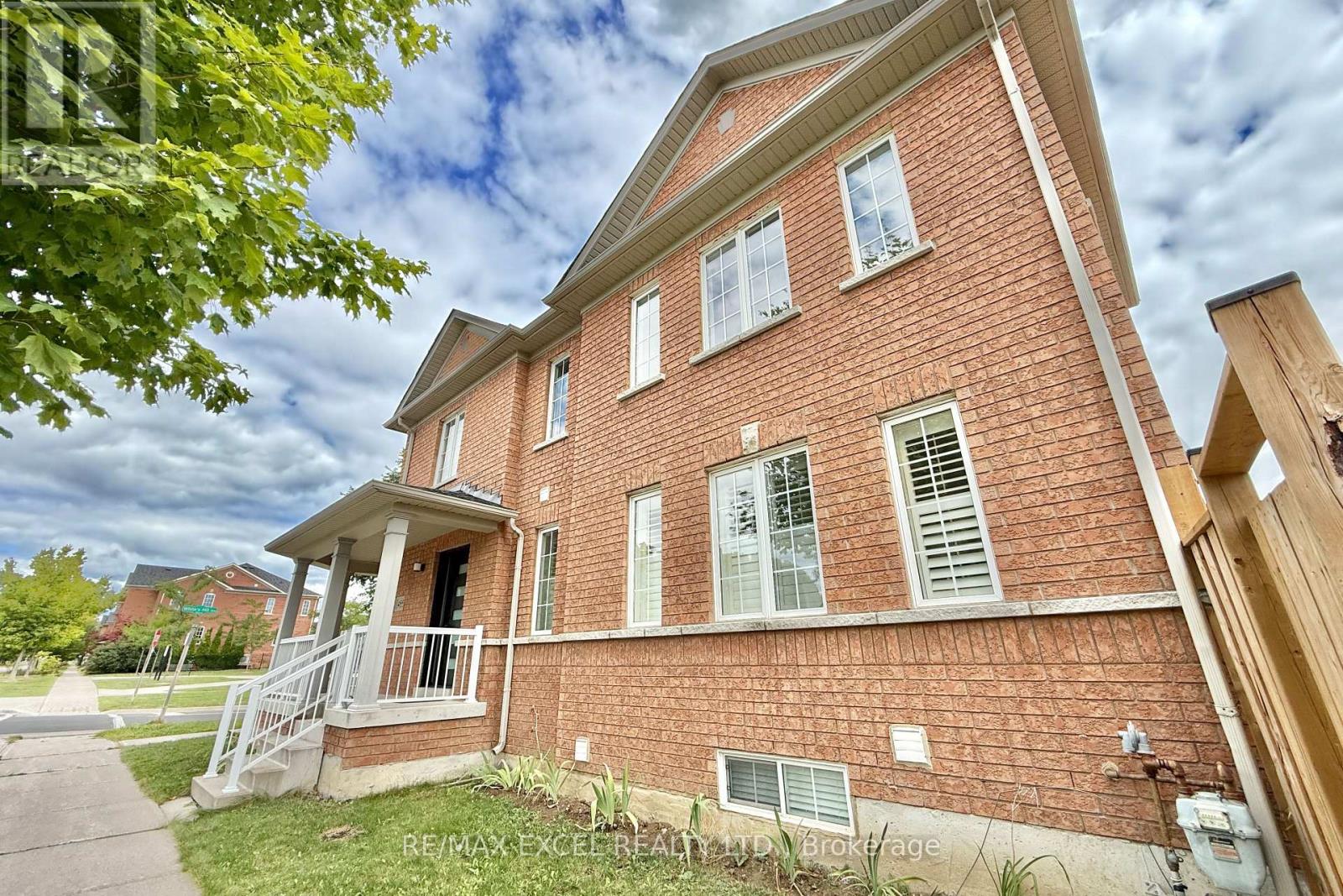455 White's Hill Avenue, Markham, Ontario  L6B 0J7 - Photo 4 - N12376602