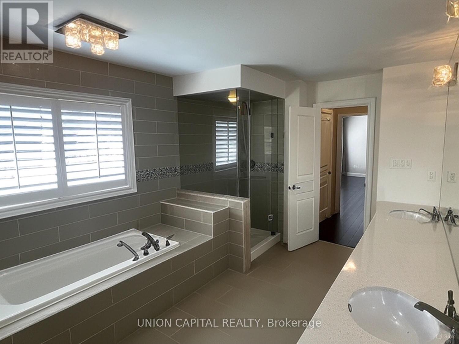 22 Greenforest Grove, Whitchurch-Stouffville, Ontario  L4A 1T3 - Photo 12 - N12376668