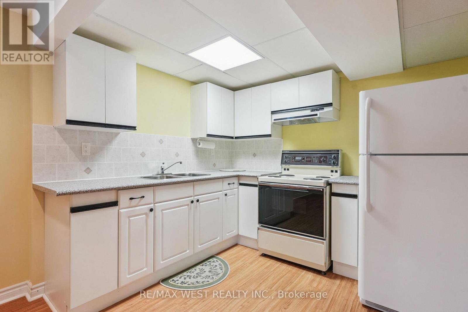 42 Windrose Court, Vaughan (East Woodbridge), Ontario  L4L 9G9 - Photo 8 - N12376699