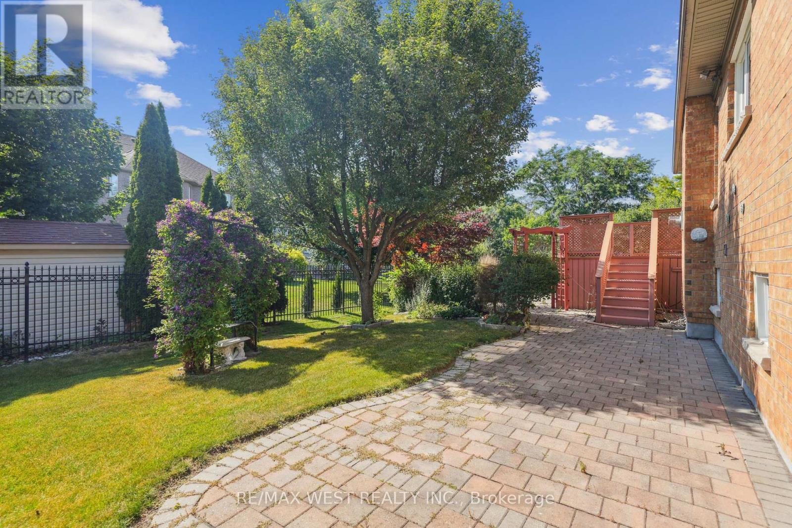 42 Windrose Court, Vaughan (East Woodbridge), Ontario  L4L 9G9 - Photo 9 - N12376699