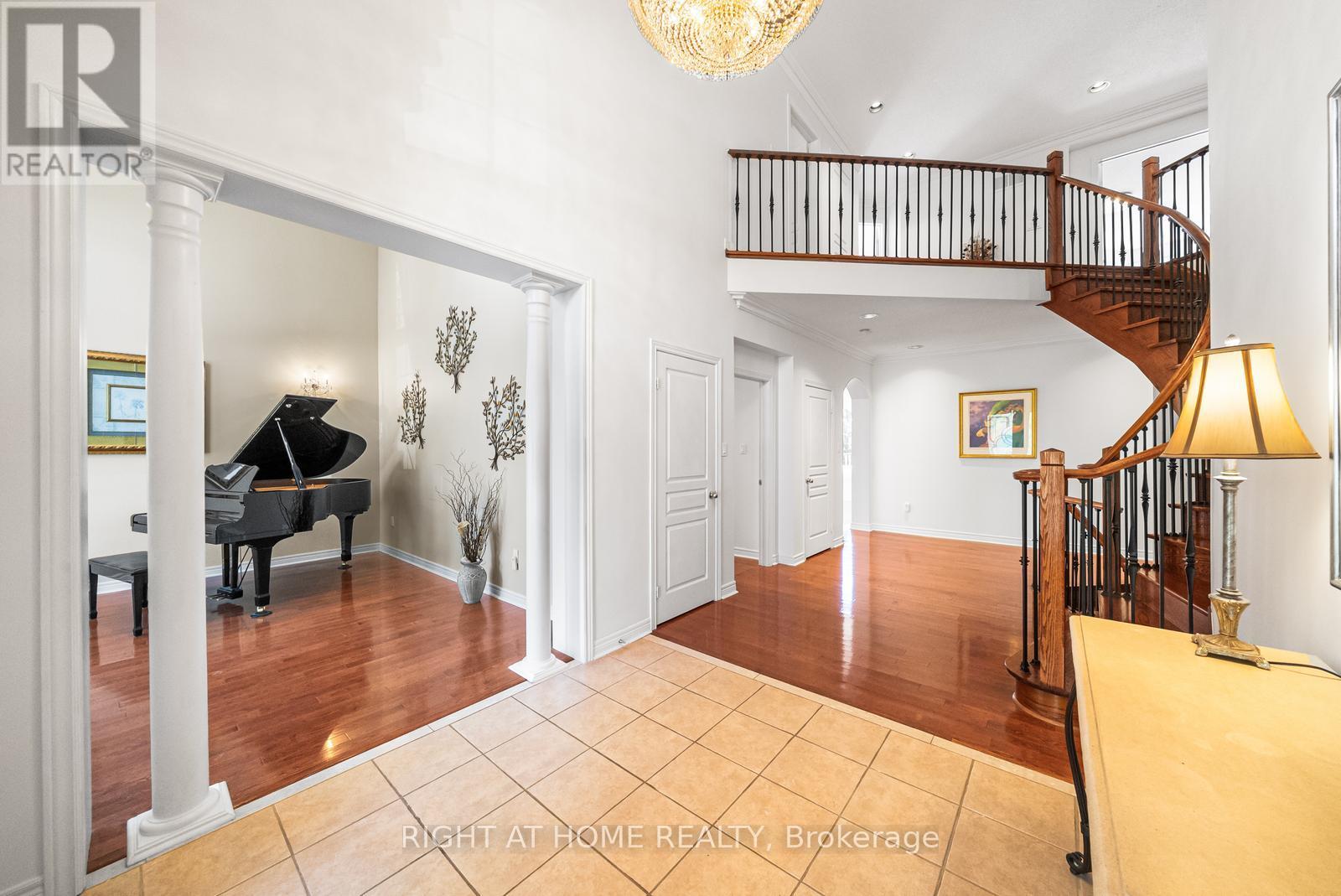 Property at 21 LUPINE CRESCENT image 3