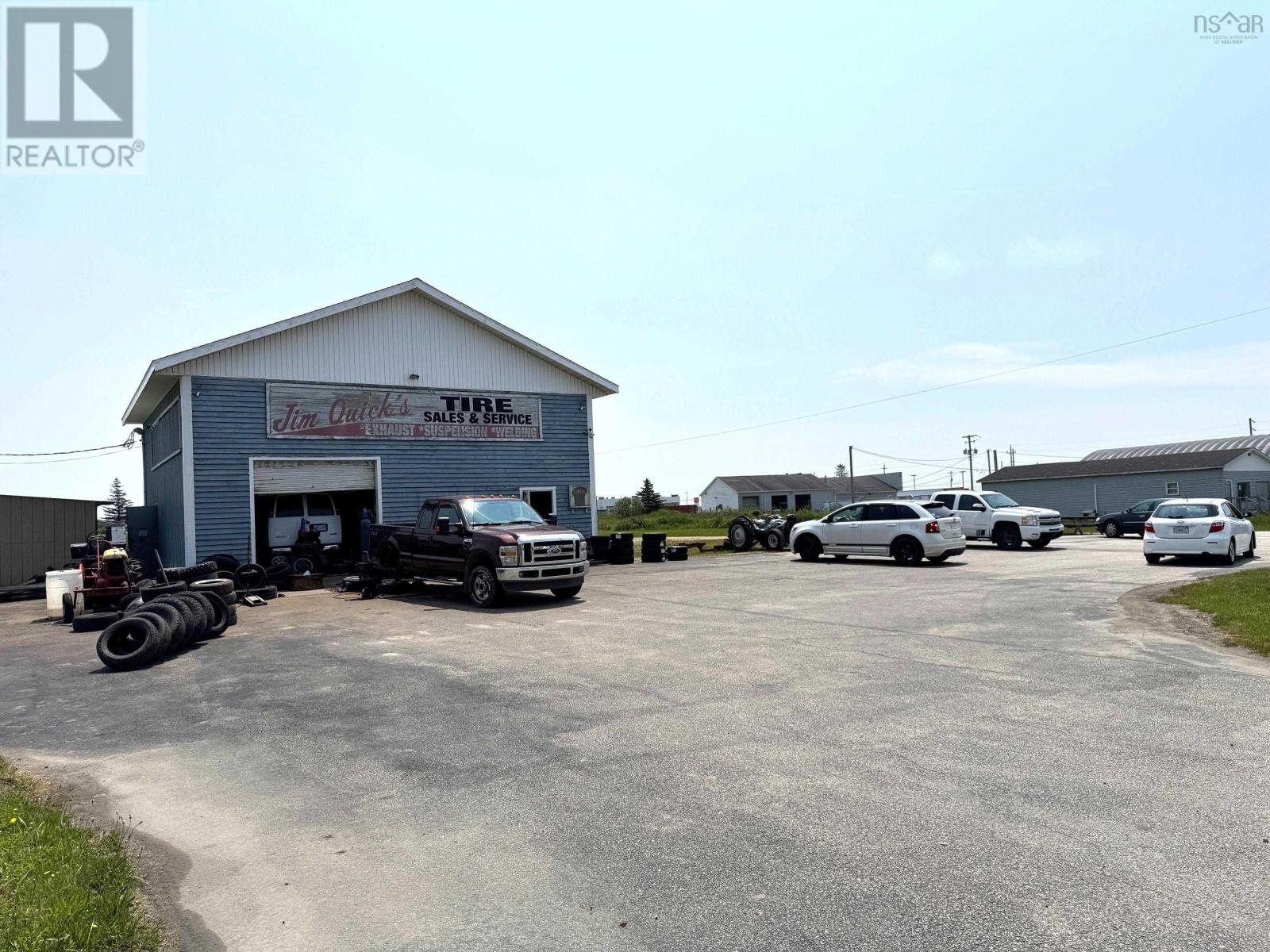 5-7 Hardscratch Road, Yarmouth, Nova Scotia  B5A 5H8 - Photo 2 - 202513965