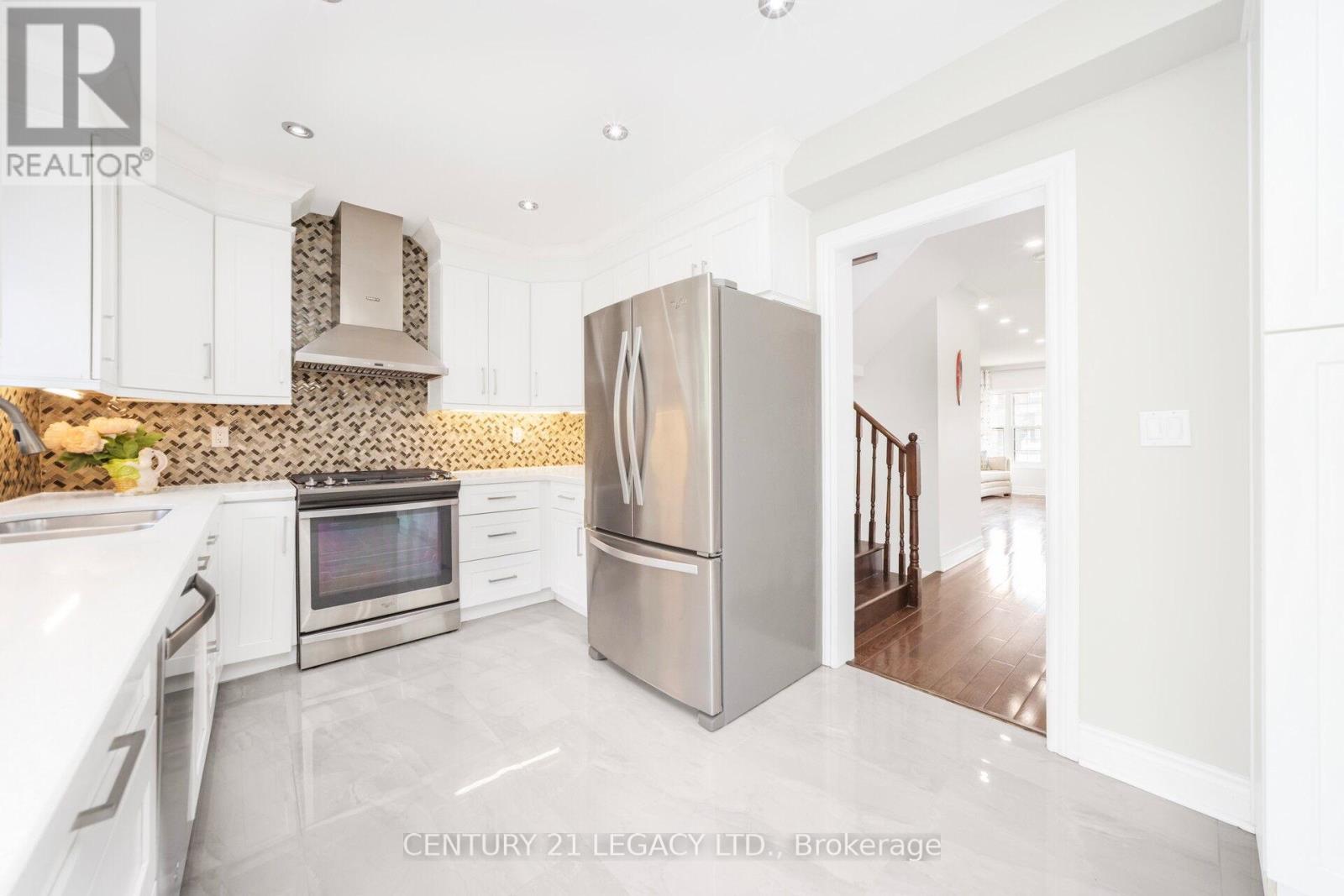 28 Sunnybrook Crescent, Brampton, Ontario  L7A 1Y2 - Photo 11 - W12376550