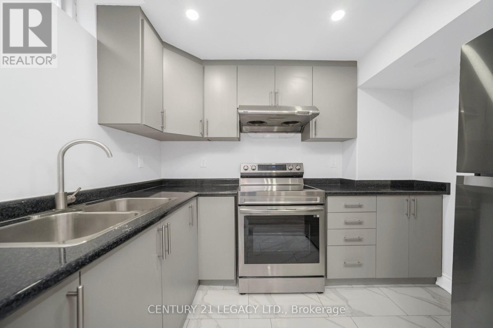 28 Sunnybrook Crescent, Brampton, Ontario  L7A 1Y2 - Photo 38 - W12376550