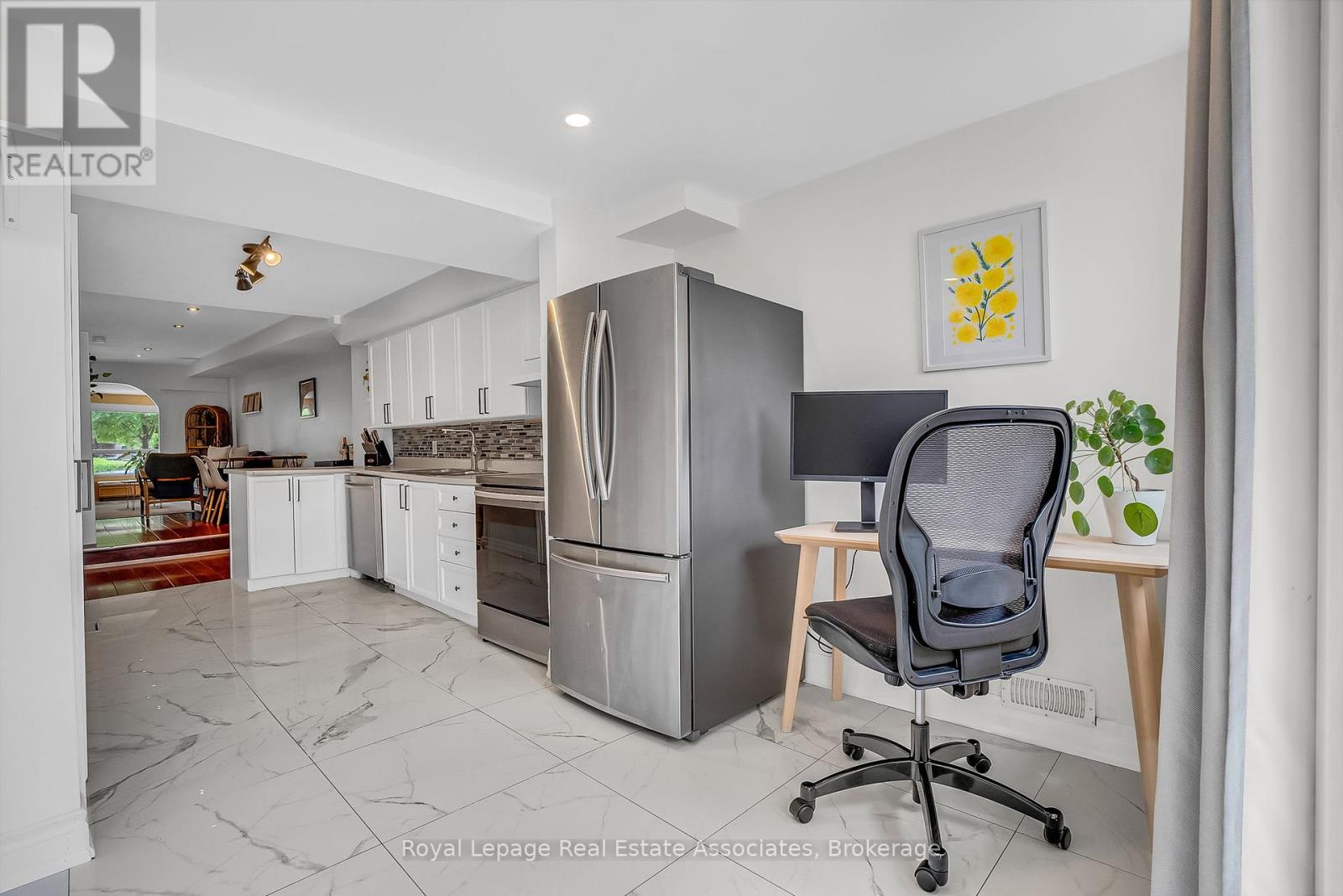 240 Sixth Street, Toronto (New Toronto), Ontario  M8V 3A7 - Photo 17 - W12376576