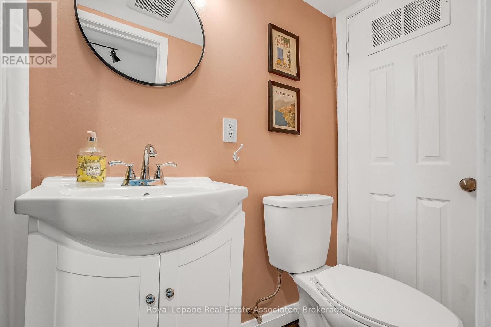 240 Sixth Street, Toronto (New Toronto), Ontario  M8V 3A7 - Photo 20 - W12376576