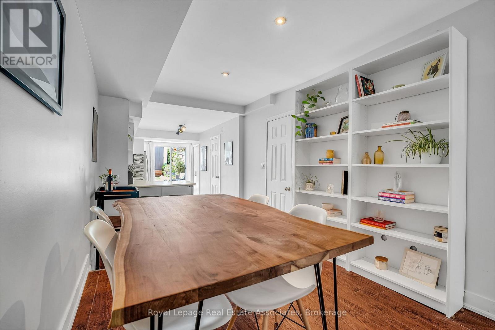 240 Sixth Street, Toronto (New Toronto), Ontario  M8V 3A7 - Photo 9 - W12376576