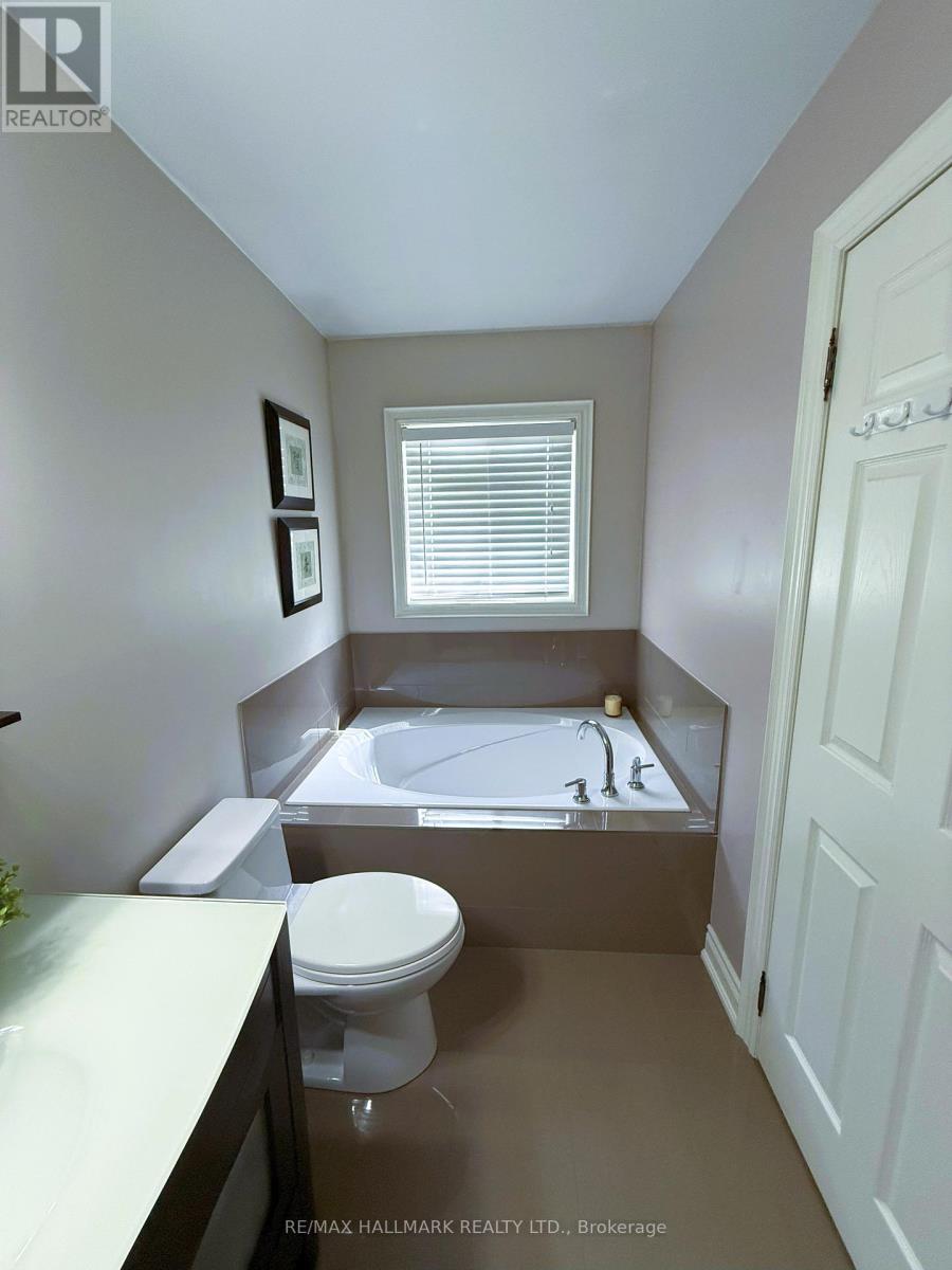 215 Queenslea Avenue S, Toronto (Humberlea-Pelmo Park), Ontario  M9N 3X5 - Photo 19 - W12376581