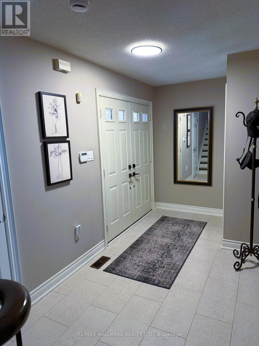 Property at 215 QUEENSLEA AVENUE S image 5