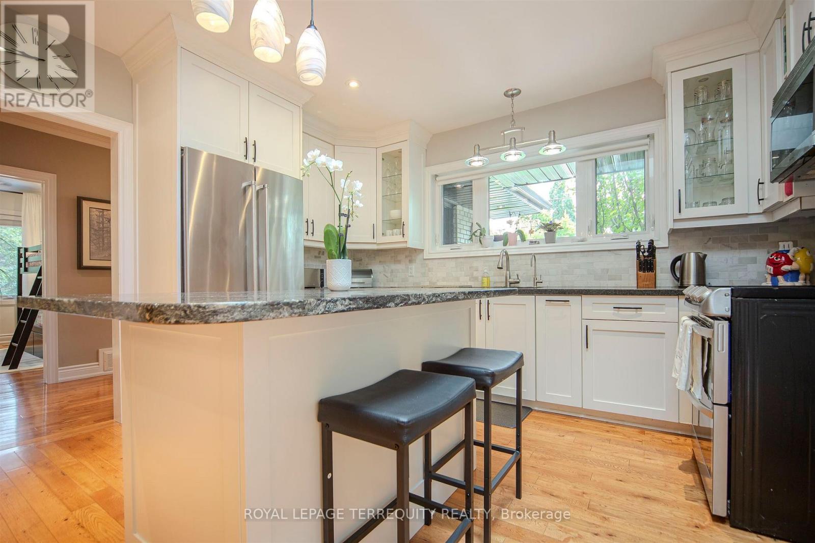 92 Saskatoon Drive, Toronto (Kingsview Village-The Westway), Ontario  M9P 2G4 - Photo 21 - W12376683