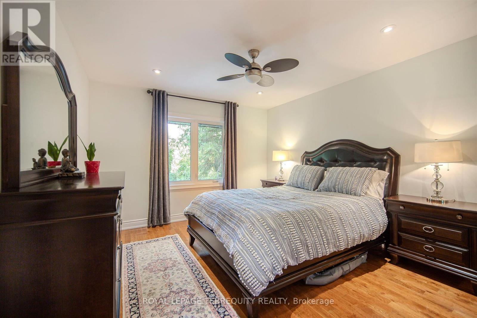 92 Saskatoon Drive, Toronto (Kingsview Village-The Westway), Ontario  M9P 2G4 - Photo 22 - W12376683