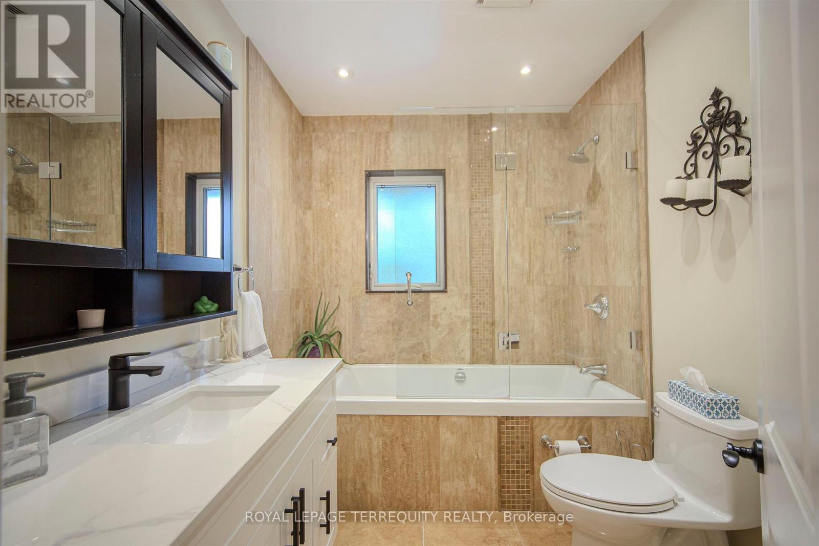 92 Saskatoon Drive, Toronto (Kingsview Village-The Westway), Ontario  M9P 2G4 - Photo 24 - W12376683